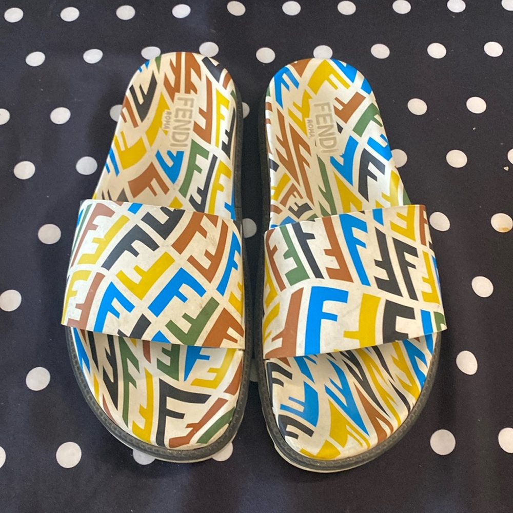 Men’s Fendi gently used slides